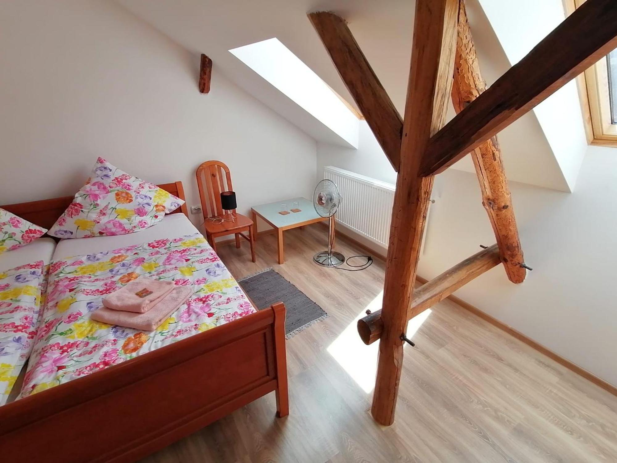 Hotel Casa Bunicii à Sasca Montană Extérieur photo