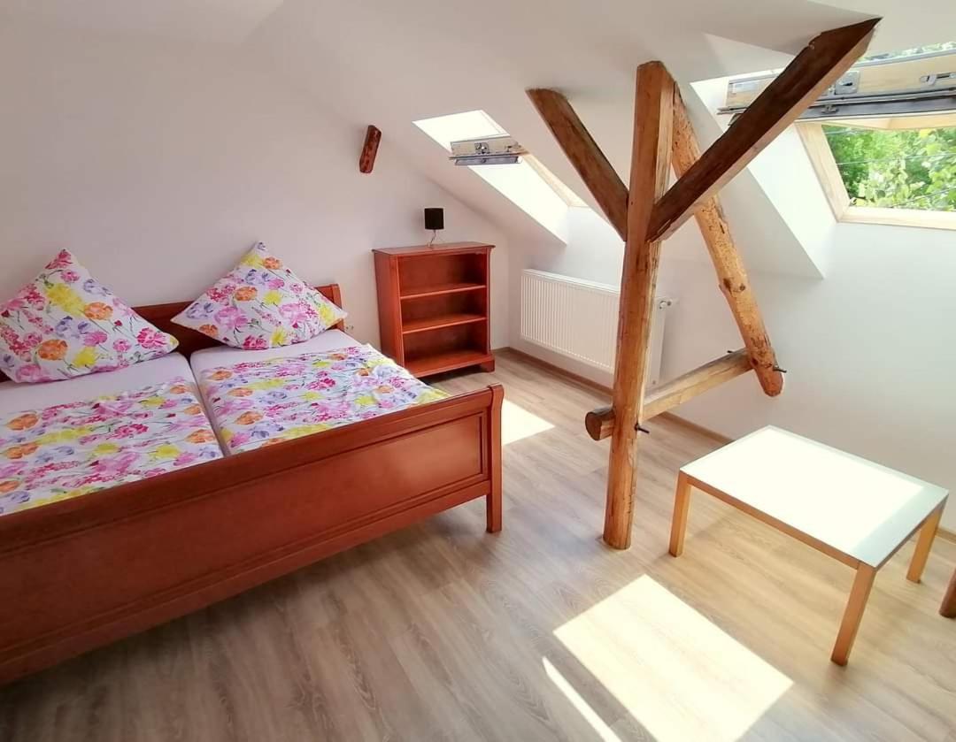 Hotel Casa Bunicii à Sasca Montană Extérieur photo