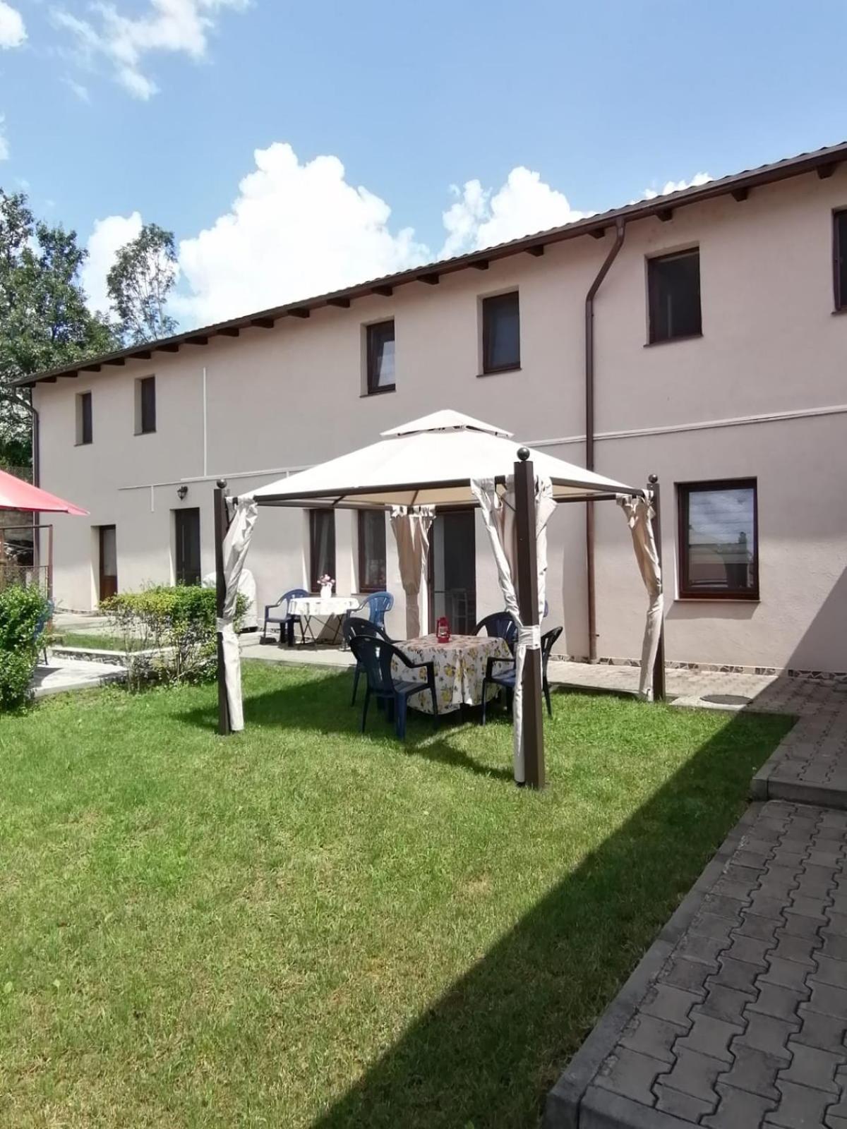 Hotel Casa Bunicii à Sasca Montană Extérieur photo