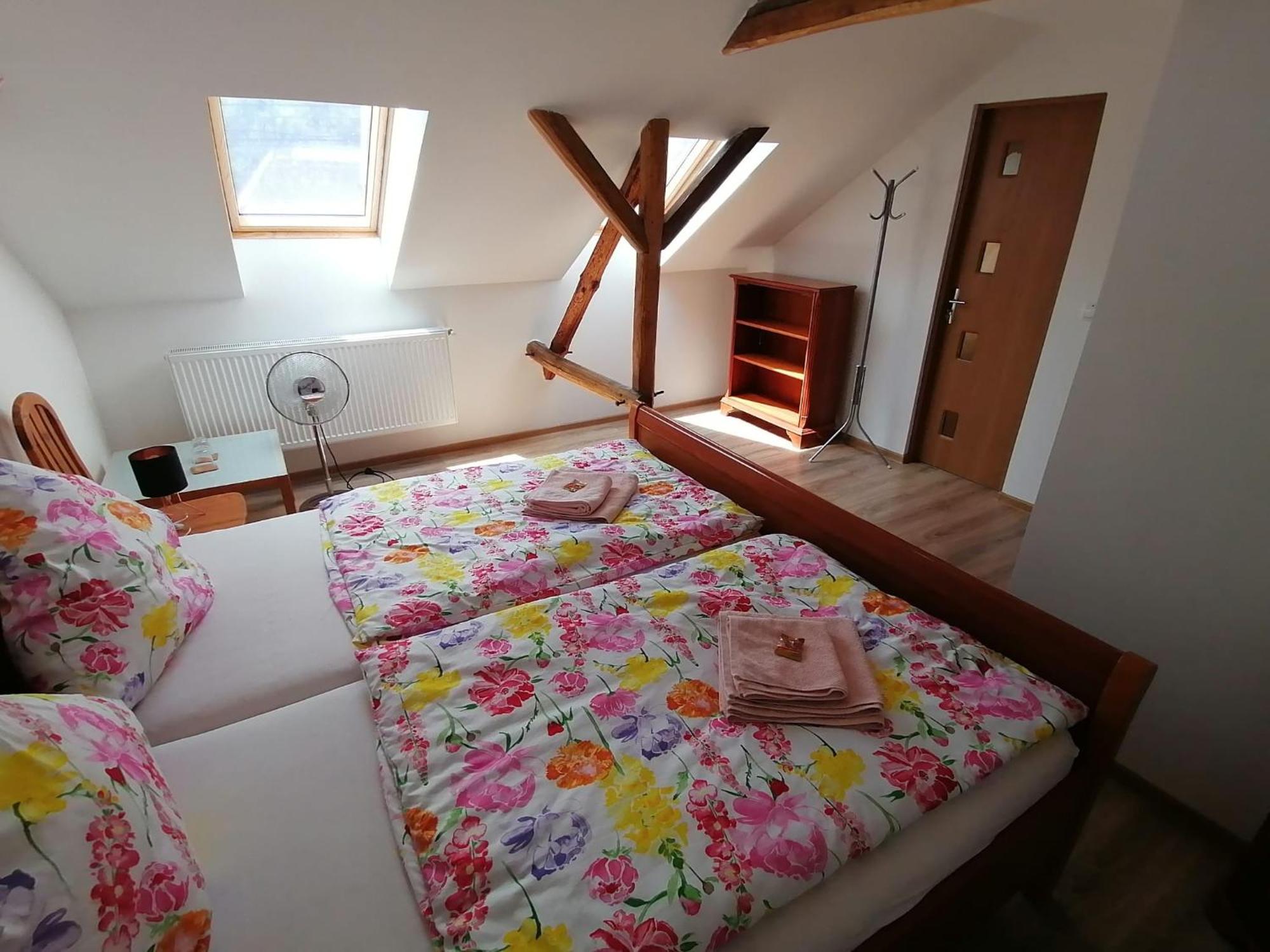 Hotel Casa Bunicii à Sasca Montană Extérieur photo